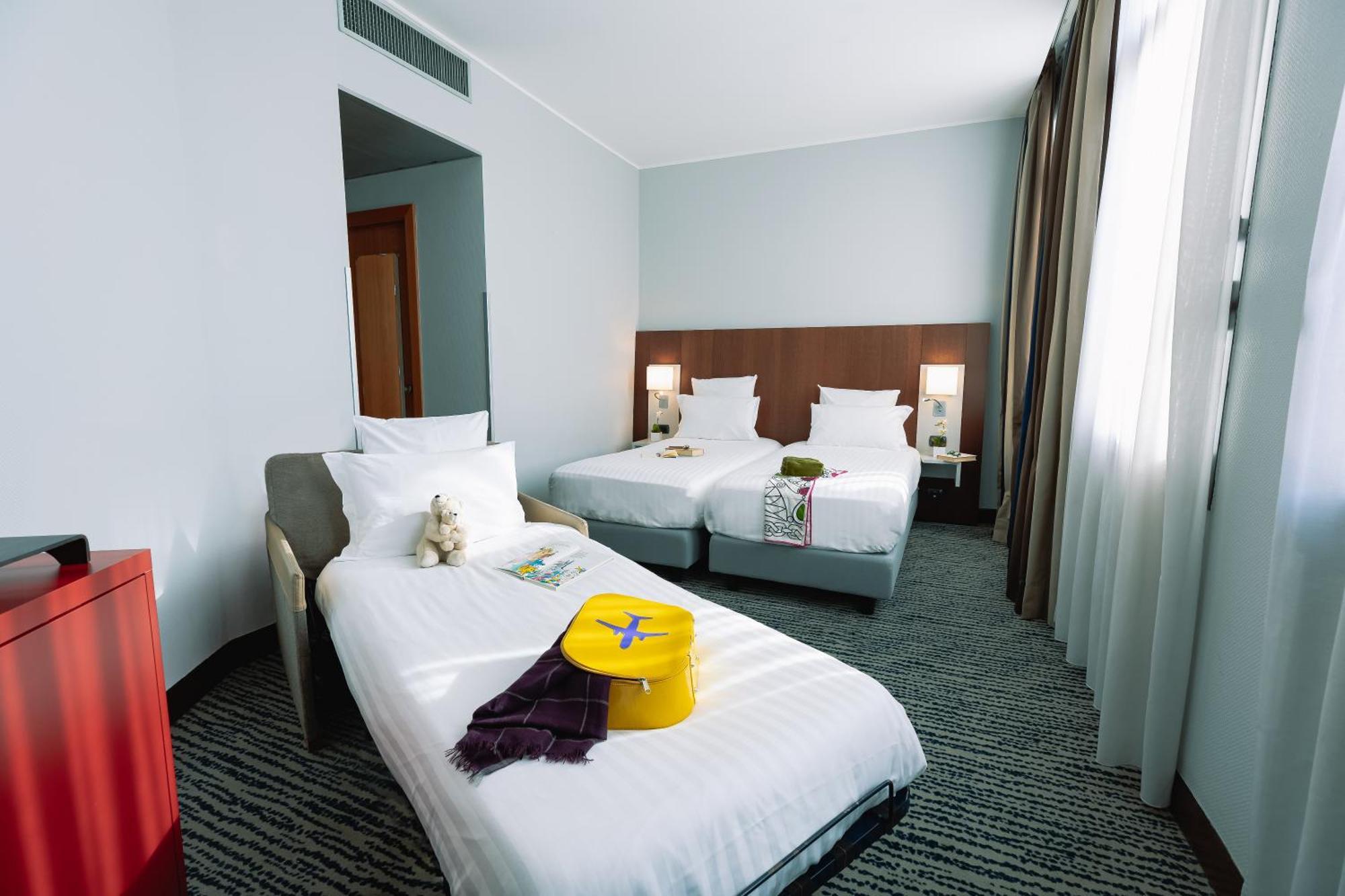 Quarto Twin Superior com Sofá-Cama