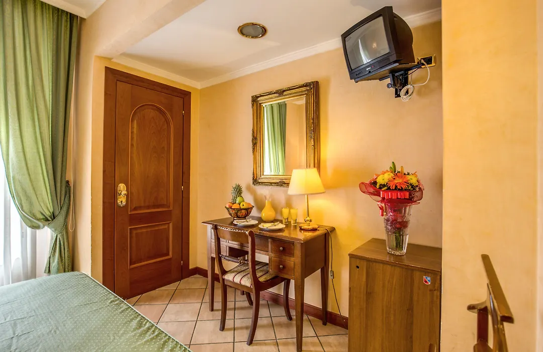 Hotel Montreal-1
