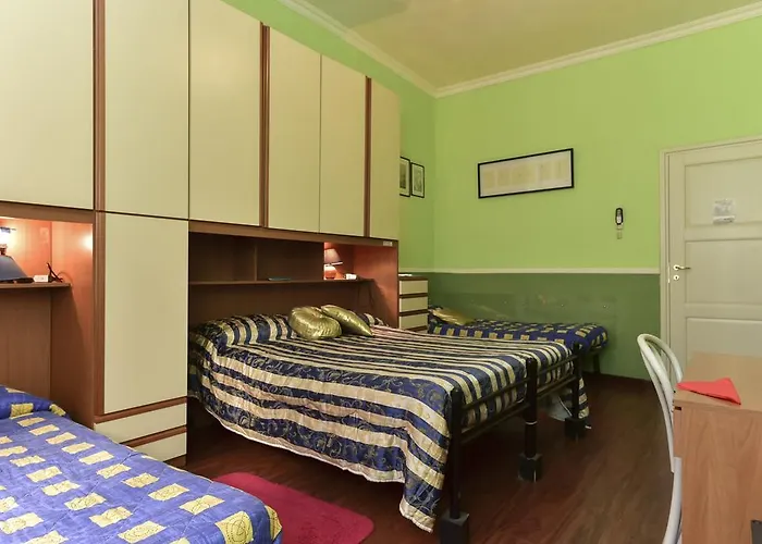 Nicole Rooms